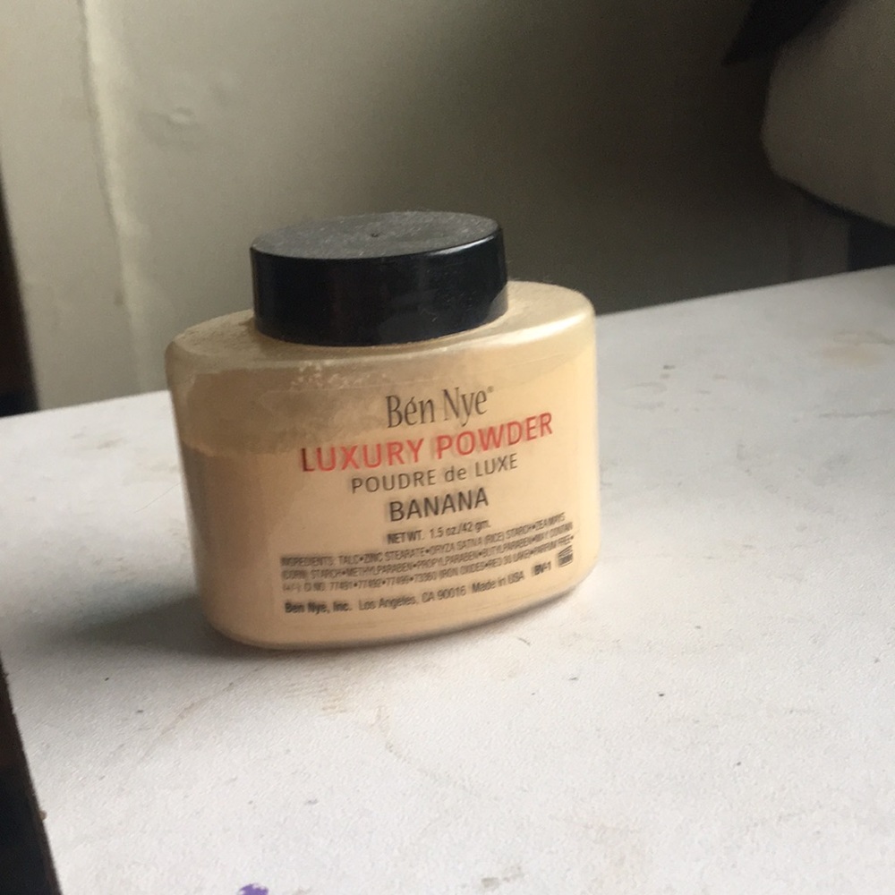 Ben Nye Luxury Powder
